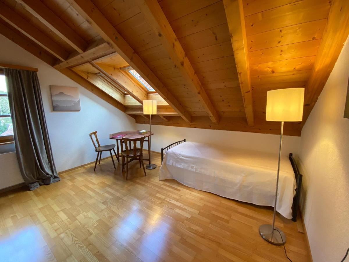 Bed and Breakfast Atelier 67 à Obersaxen Extérieur photo